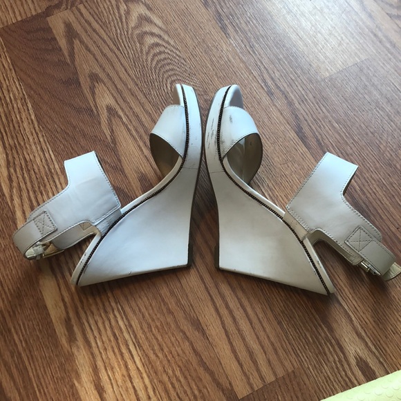 Guess Jazminn Wedge | Size 6.5 | White w/ Zipper - Picture 7 of 8